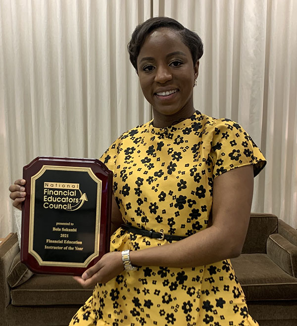 NJFEC Board Member Bola Sokunbi With Financial Educator of the Year Award