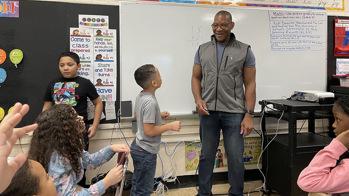 Ellis Cropper, ChFC® Speaking at Vernon Hill elementary school.
