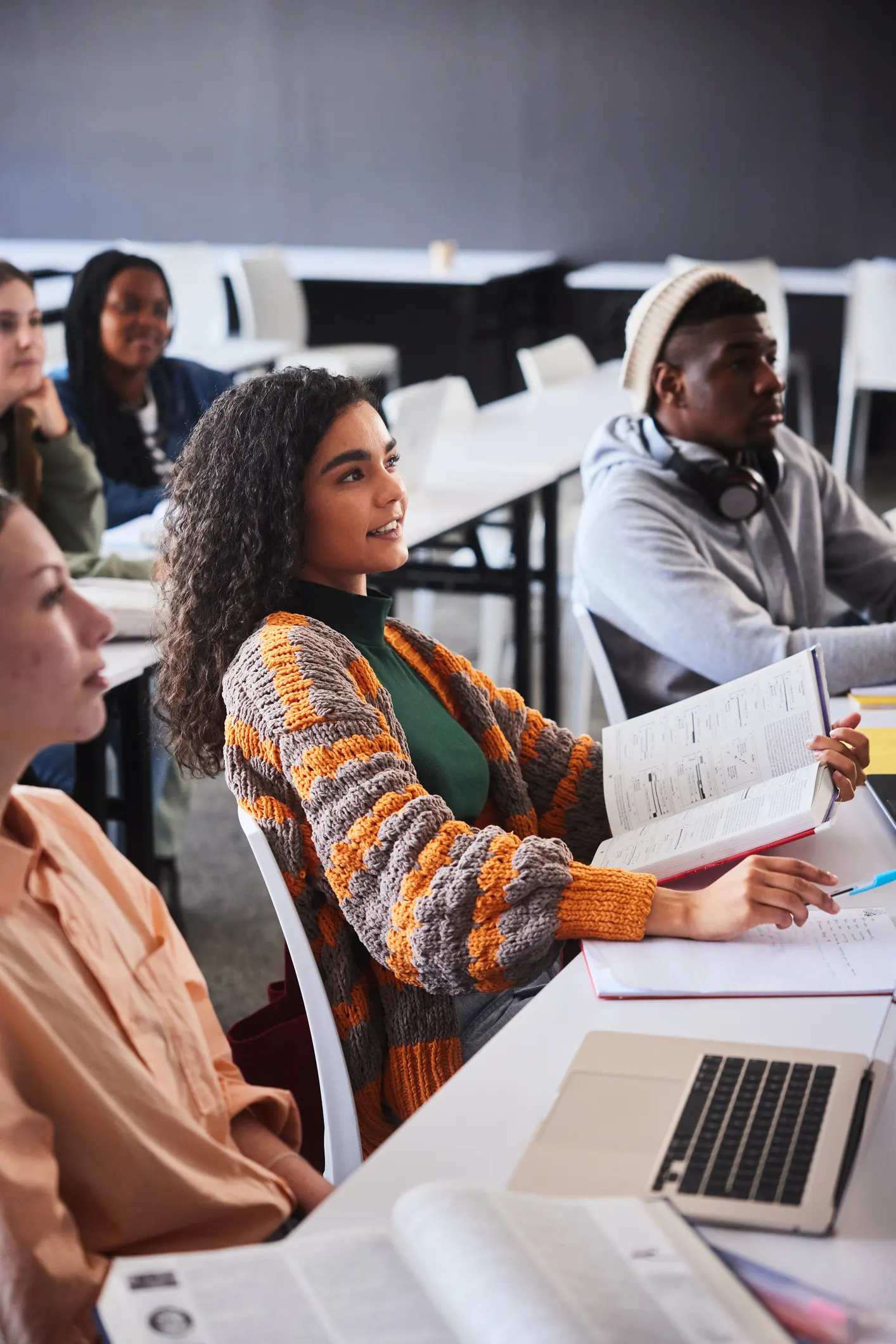 students-in-finantial-education-class